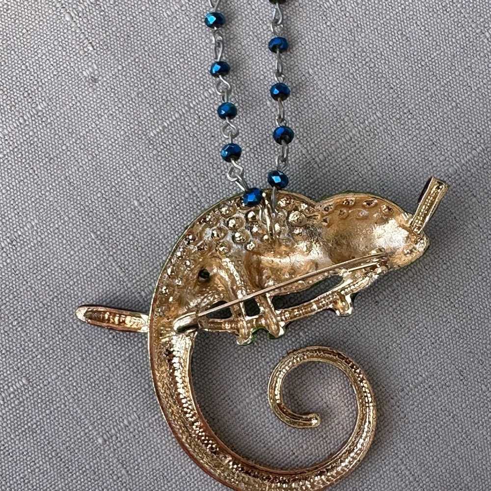 Cool, large chameleon, bright colors, rhinestones on rosary type chain NWOT - Picture 6 of 7